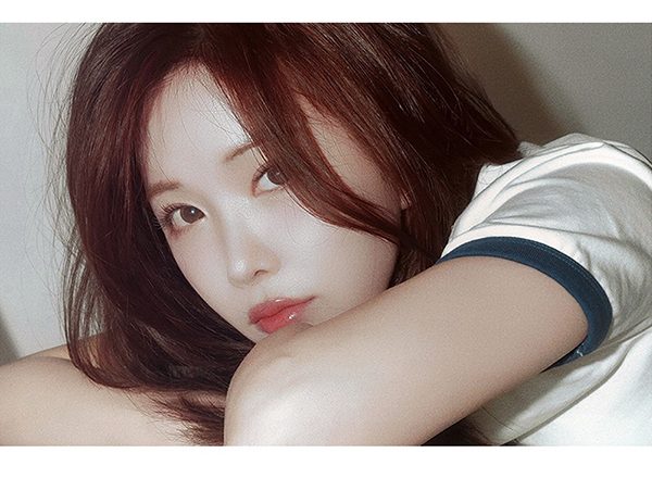 Jo Hyun-young makes a sentimental vocal comeback with her new song ‘Stars Are Falling’.