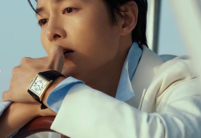 “The romance expert Song Joong-ki.”