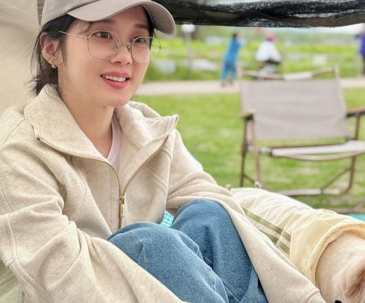 The actress Jang Na-ra has revealed her spring outing with her dogs.