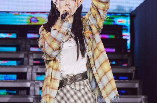 Taeyeon successfully wraps up her first solo concert in Macau, meeting 20,000 fans.