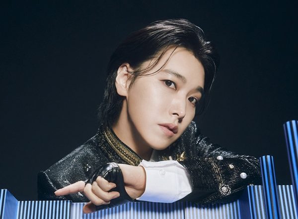 Singer Sungmin signs exclusive contract with Total Set.