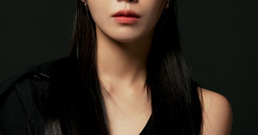 Jung Eunji, nestles in Billieons…