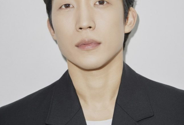 Lee Sang Yi signed an exclusive contract with Green Snake Entertainment.