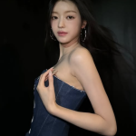 OH MY GIRL member YooA revealed future activity plans through a handwritten letter.