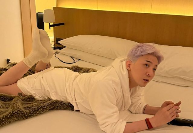 G-Dragon, Excited for World Tour in Tokyo, Reveals Photos of Relaxing at Hotel Beforehand