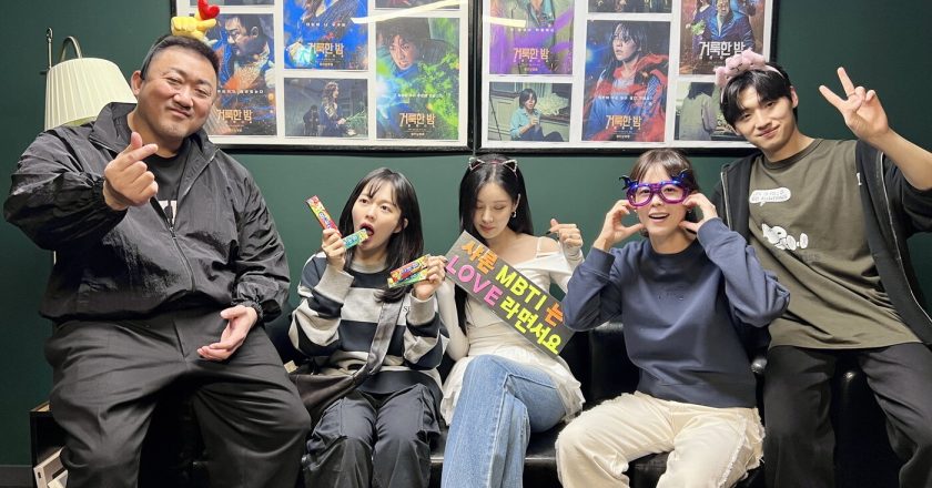The successful conclusion of the second week stage greeting for the movie “Holy Night: Demon Hunters”