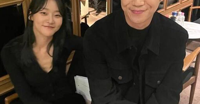 Joongwon Jung and Seunghyun Kang deny dating rumors, stating they are “just close friends” according to their agency’s official statement.