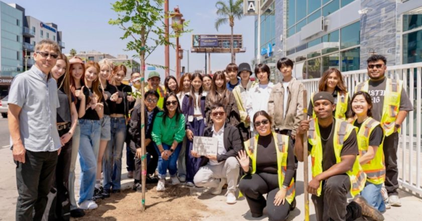 Lee Soo-man, who left a ‘breathing legacy’, plants 1,000 trees in LA… Practicing sustainability as a K-POP producer.