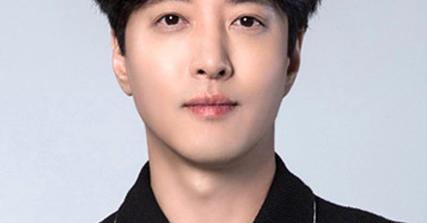 Rumors of a romantic relationship between Lee Dong-gun and Kang Ha-neul, caught between their personal lives and public opinion… Both sides are carefully responding amidst the intense scrutiny.
