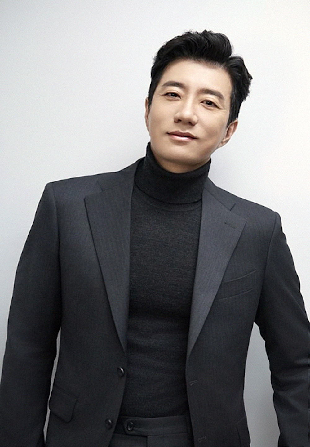 Renowned actor Kim Myung-min partners with Star House… Proving his unwavering presence.
