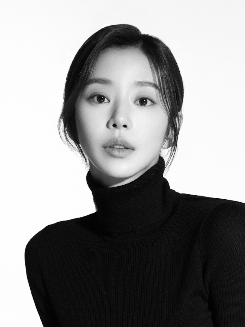 Lee Joo-bin, who crossed over from the screen to the small screen, makes a new leap with Keyeast.